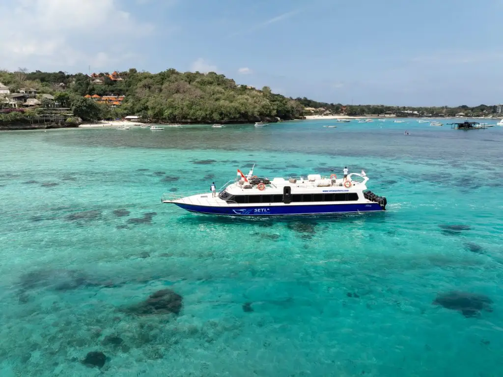 Photograph of Setia Fast Ferry arriving at Nusa Lembongan.